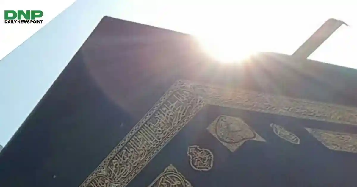 غسل کعبہ ، سعودی فرمانروا کی نیابت کرتے ہوئے نائب گورنر مکہ مکرمہ نے اعزاز حاصل کیا